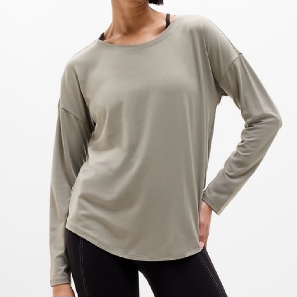 Women’s Athleta with ease 2.0 top